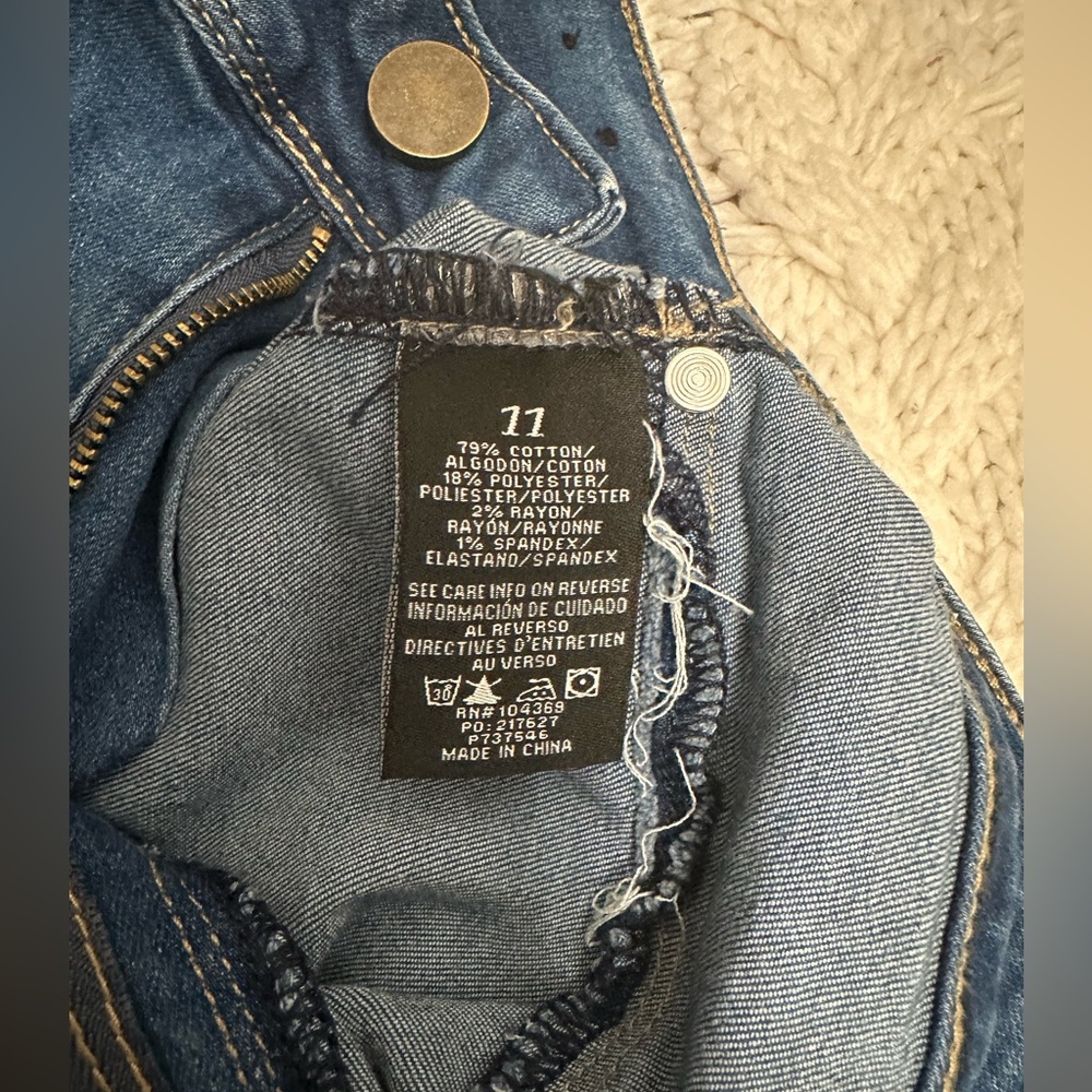 ✨Fashion Nova Blue Boot Cut Jeans. In good/Fair condition only worn once.✨ - Picture 3 of 3